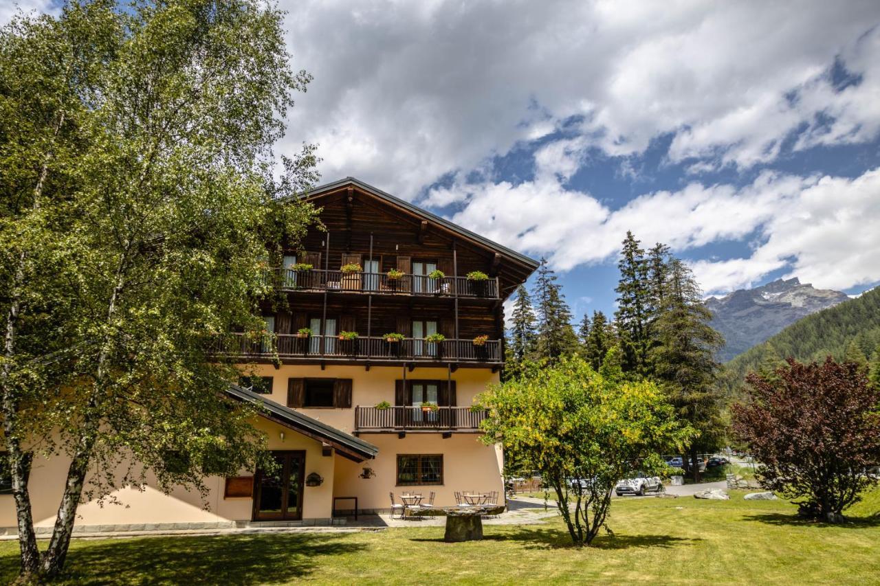 Alpine Forest Hotel Champoluc Exteriör bild