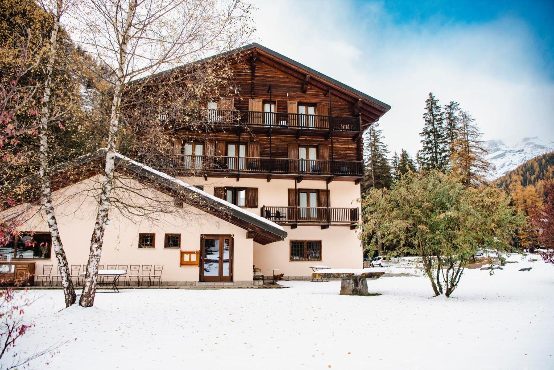 Alpine Forest Hotel Champoluc Exteriör bild