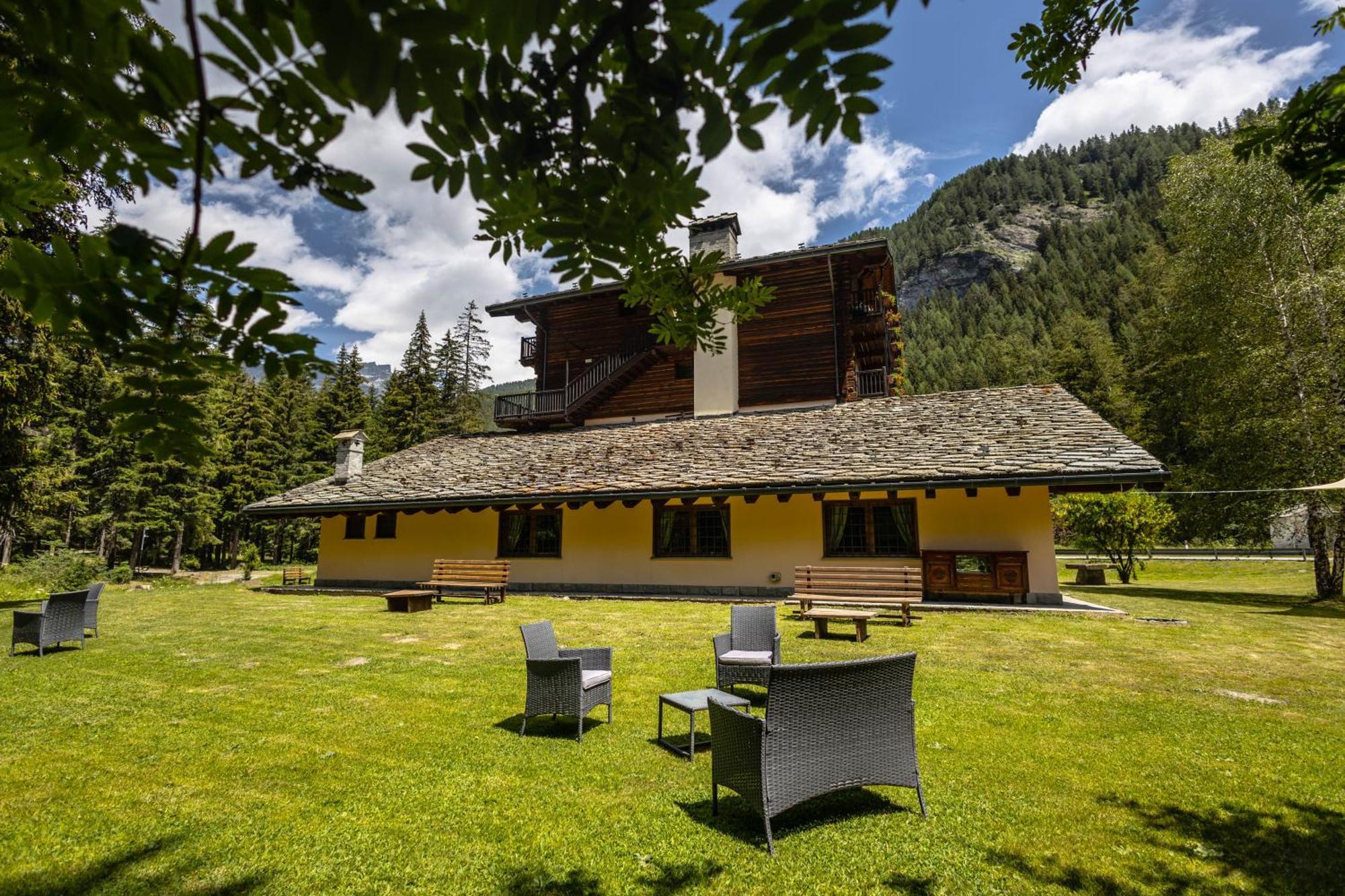 Alpine Forest Hotel Champoluc Exteriör bild