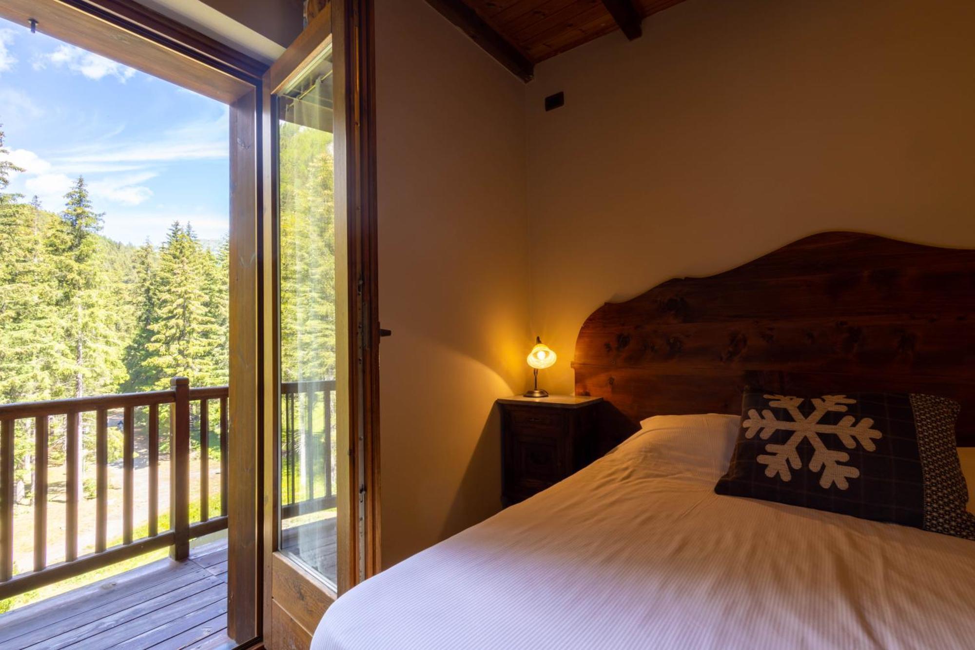 Alpine Forest Hotel Champoluc Exteriör bild
