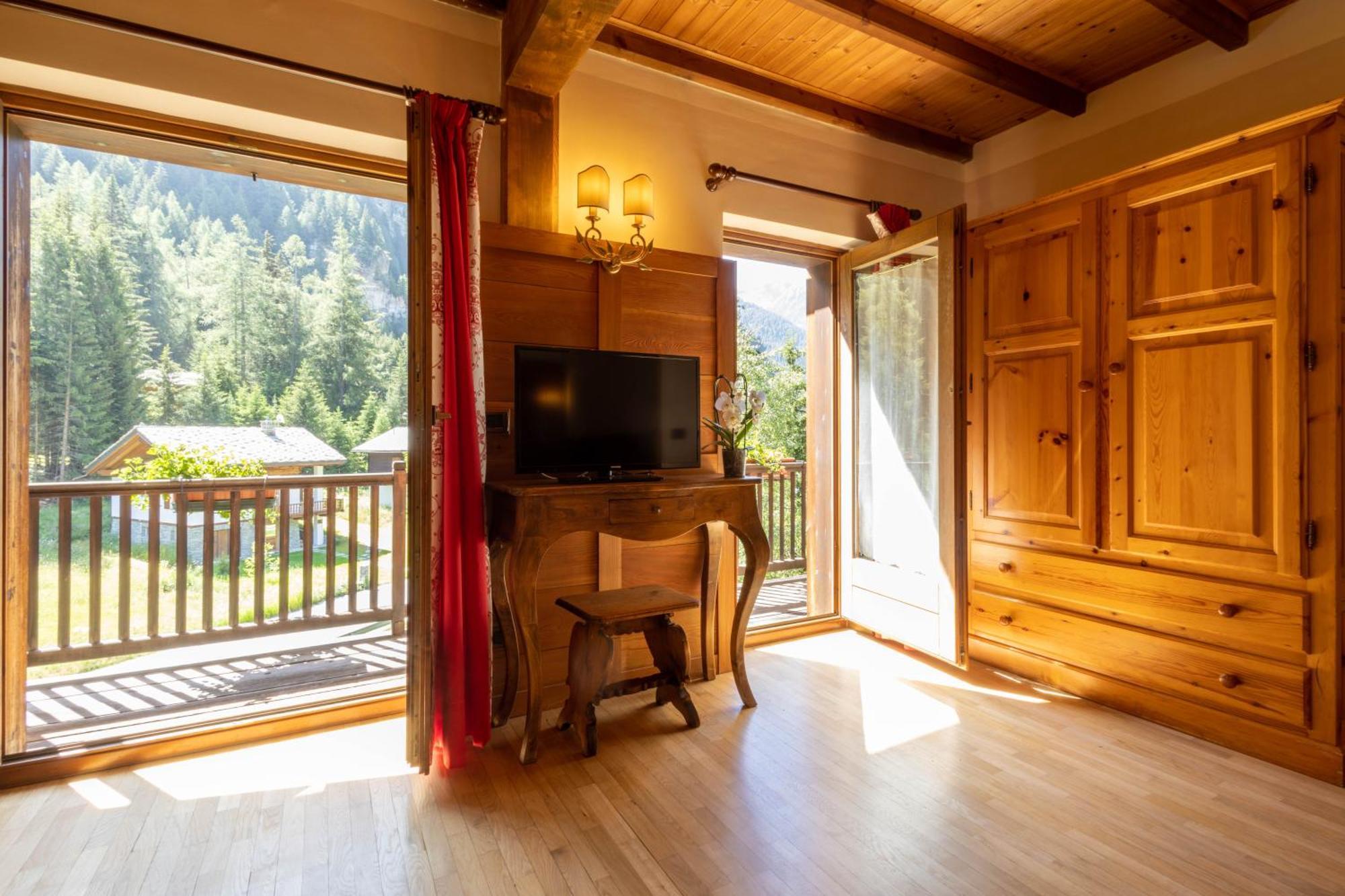 Alpine Forest Hotel Champoluc Exteriör bild